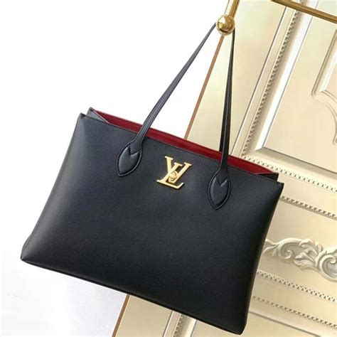 louis vuitton lock me shopper.